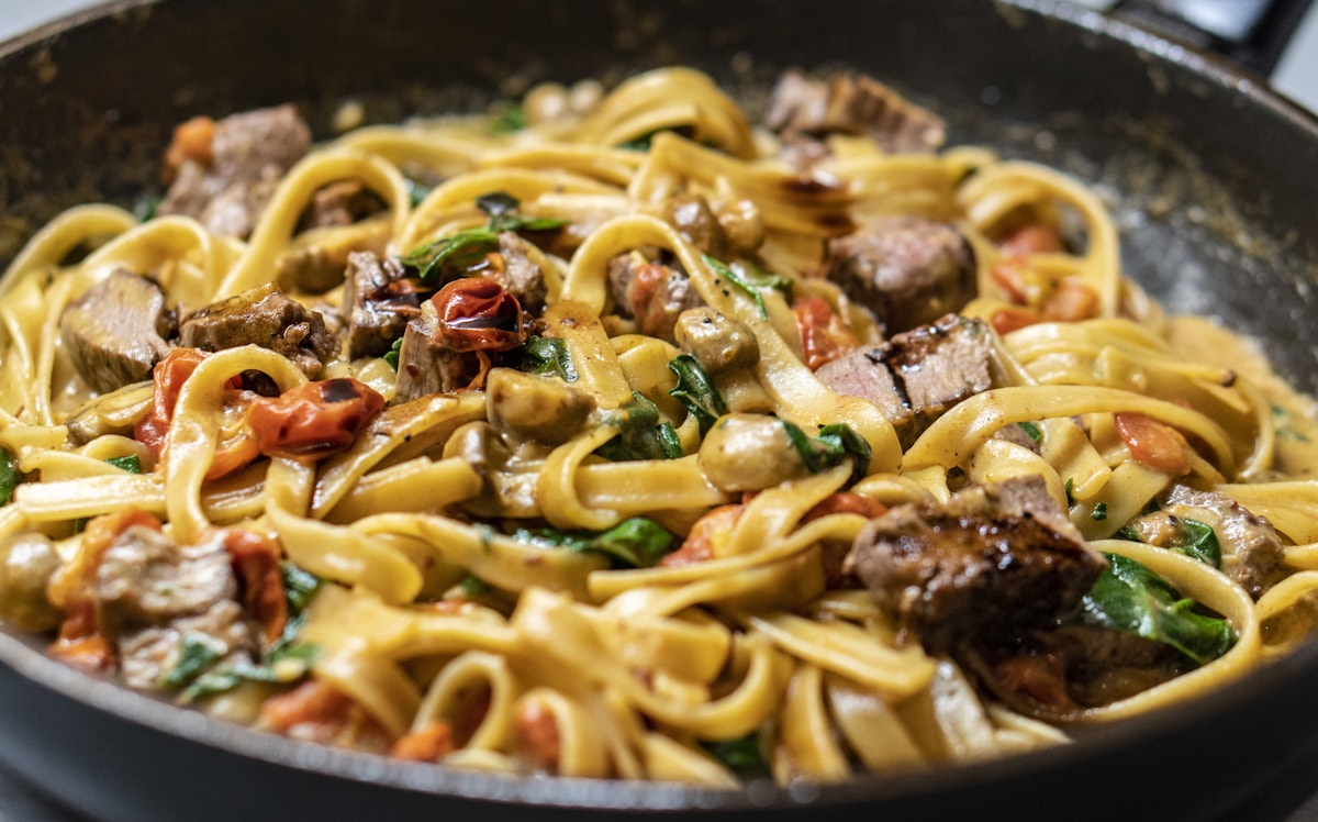 Sommerpasta mit Tomaten und Basilikum · Demo 37