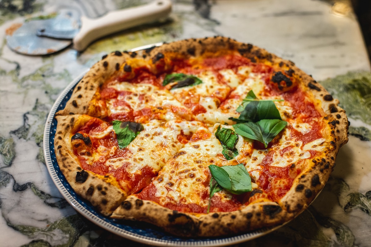 Pizza Margherita aus dem Ofen · Demo 34